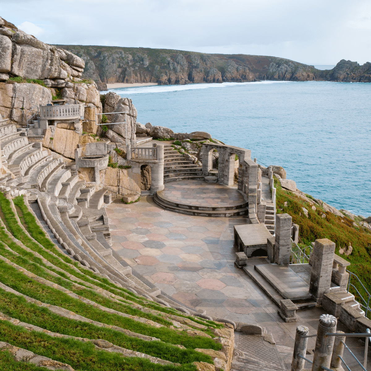 A view of the Minack Theatre in Cornwall next to the sea.